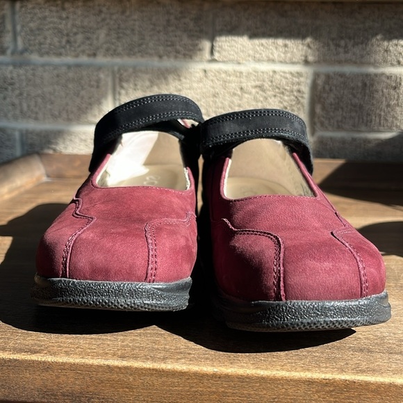 Ecco Girl’s Mary Janes Burgundy Shoes Size 30 - Picture 5 of 13